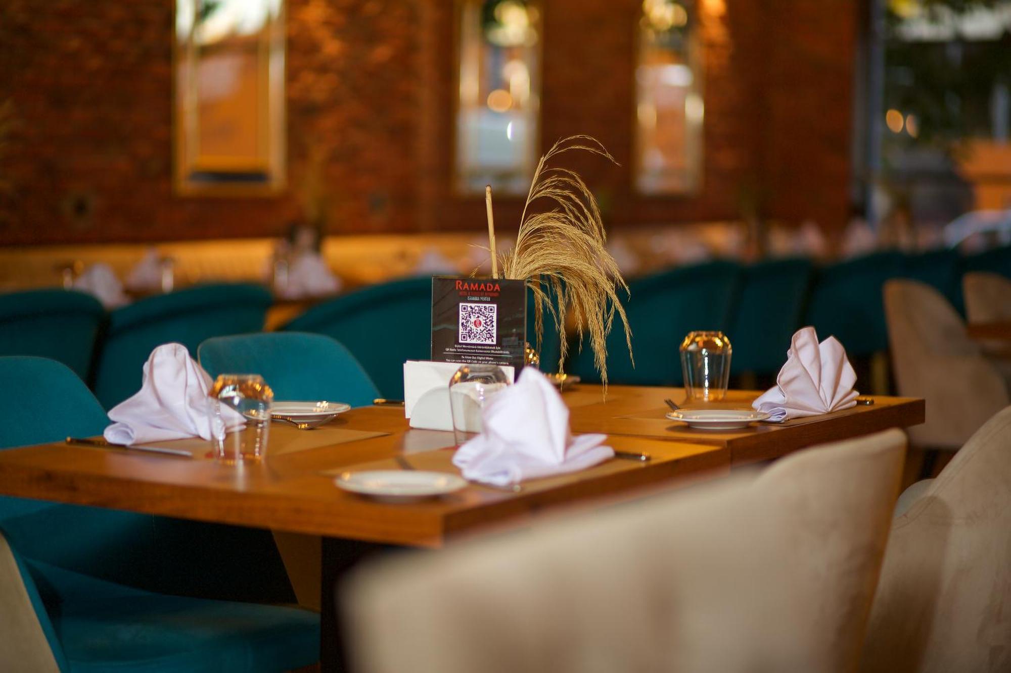 Ramada By Wyndham Istanbul Merter المظهر الخارجي الصورة Restaurant