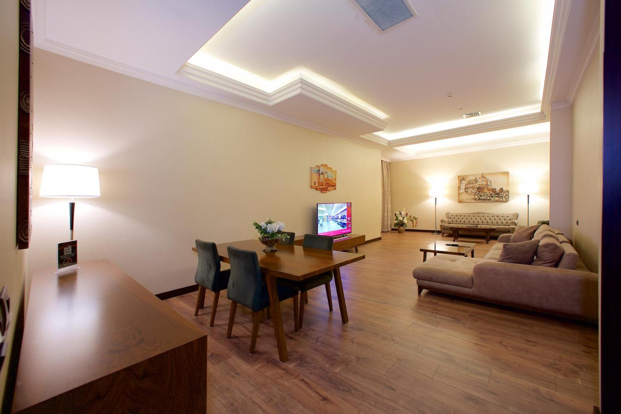 Ramada By Wyndham Istanbul Merter المظهر الخارجي الصورة A suite at the hotel