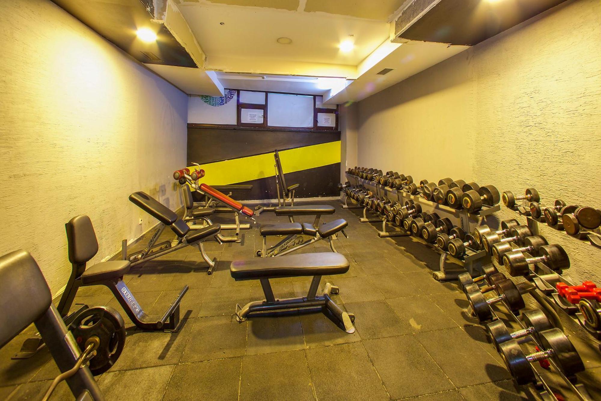 Ramada By Wyndham Istanbul Merter المظهر الخارجي الصورة A typical gym in India