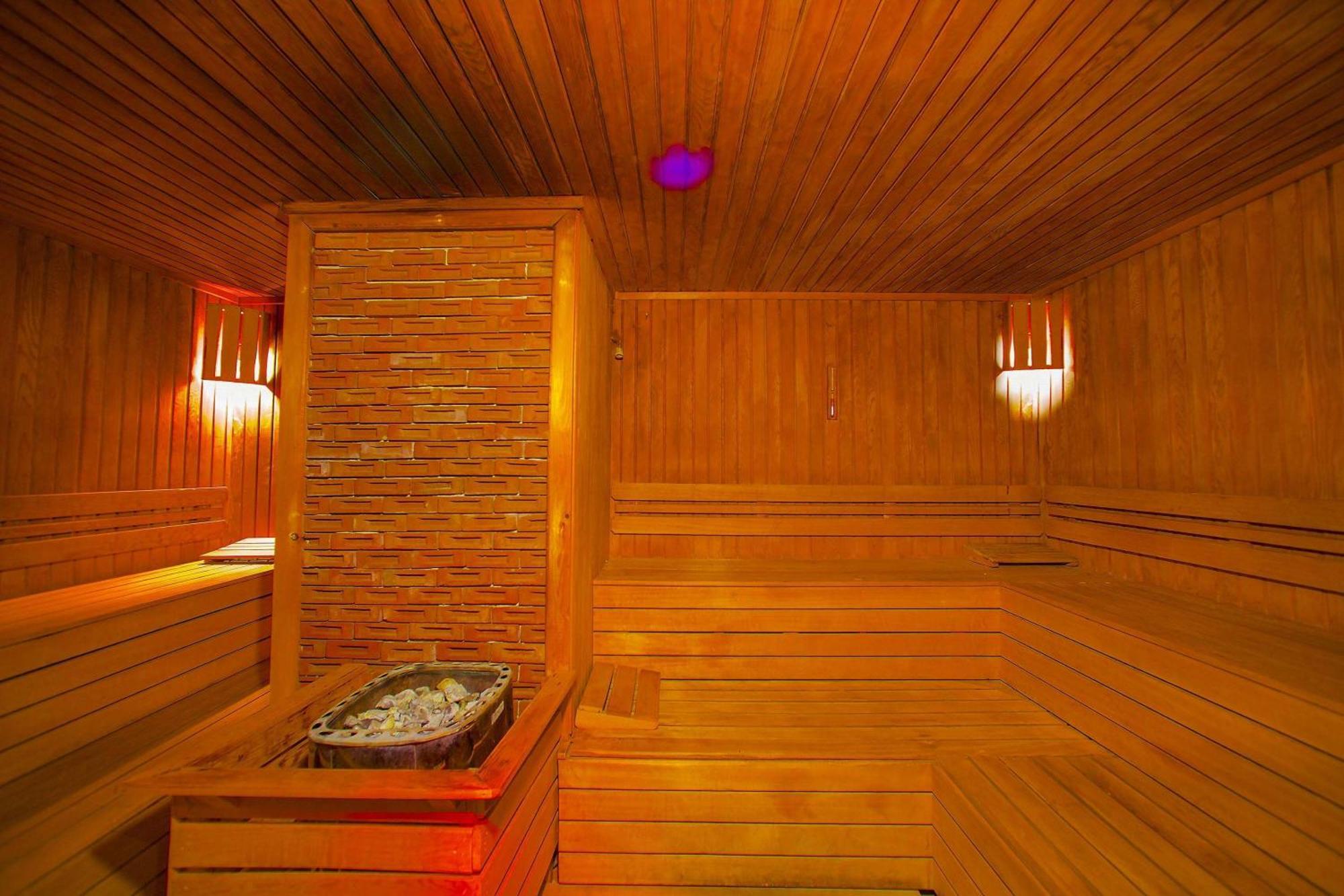 Ramada By Wyndham Istanbul Merter المظهر الخارجي الصورة A Finnish sauna