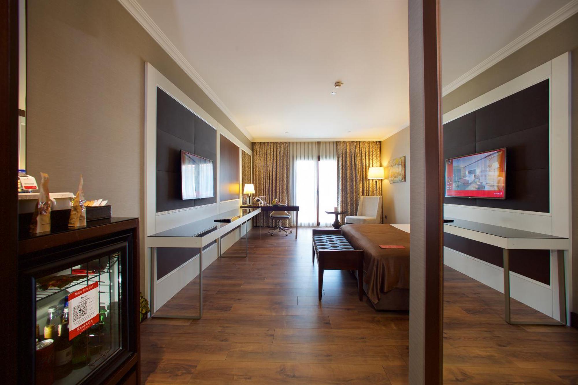 Ramada By Wyndham Istanbul Merter المظهر الخارجي الصورة Suite