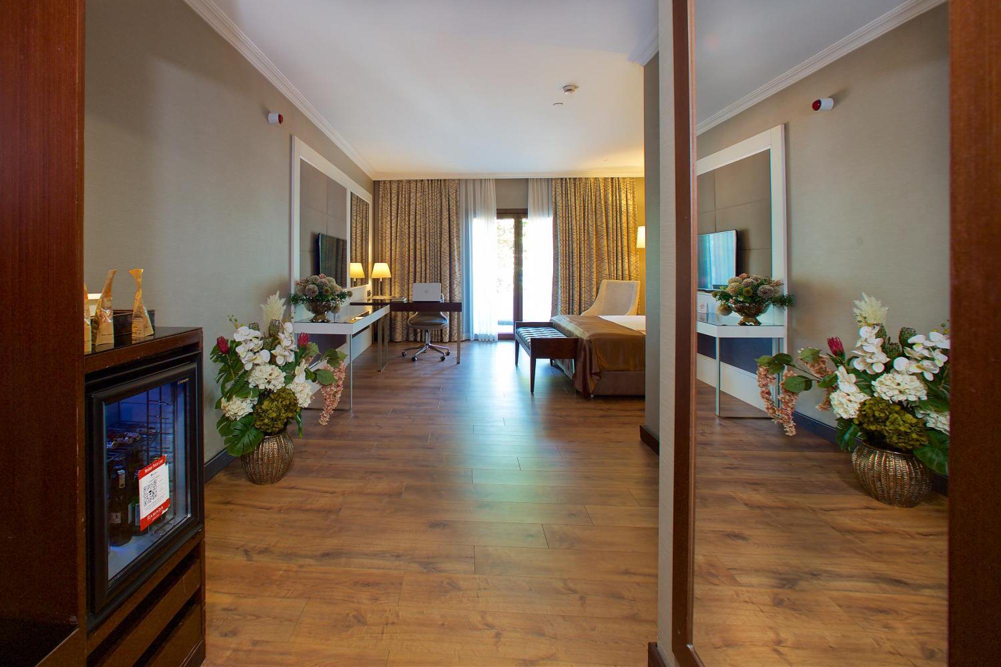 Ramada By Wyndham Istanbul Merter المظهر الخارجي الصورة A room at the hotel