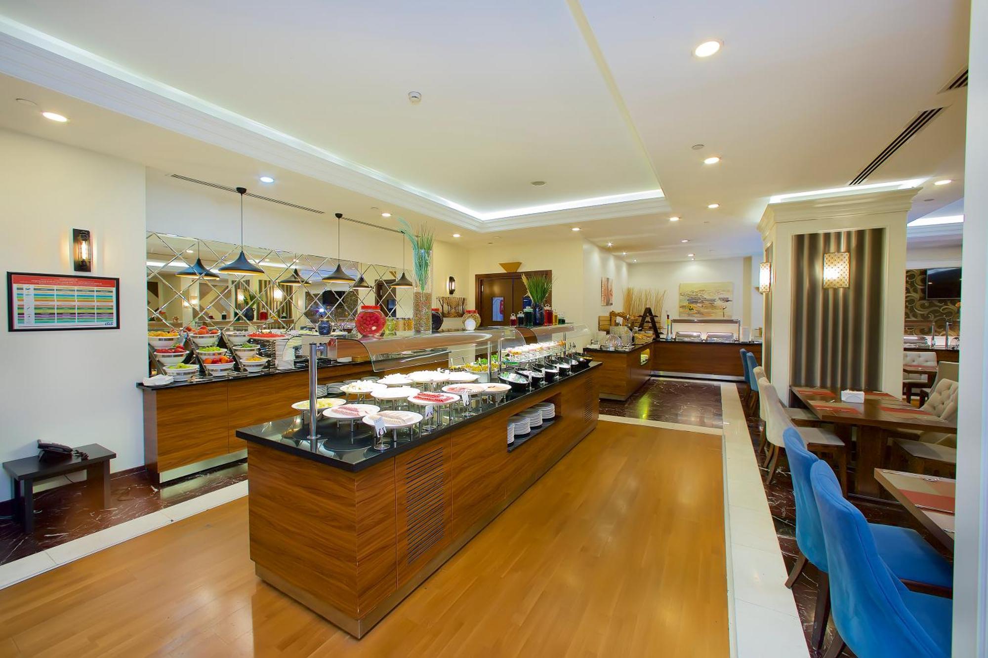 Ramada By Wyndham Istanbul Merter المظهر الخارجي الصورة The buffet at the hotel