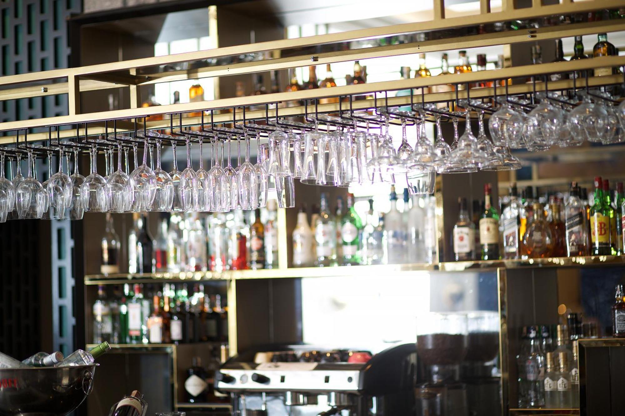 Ramada By Wyndham Istanbul Merter المظهر الخارجي الصورة Wine glasses hanging above a bar