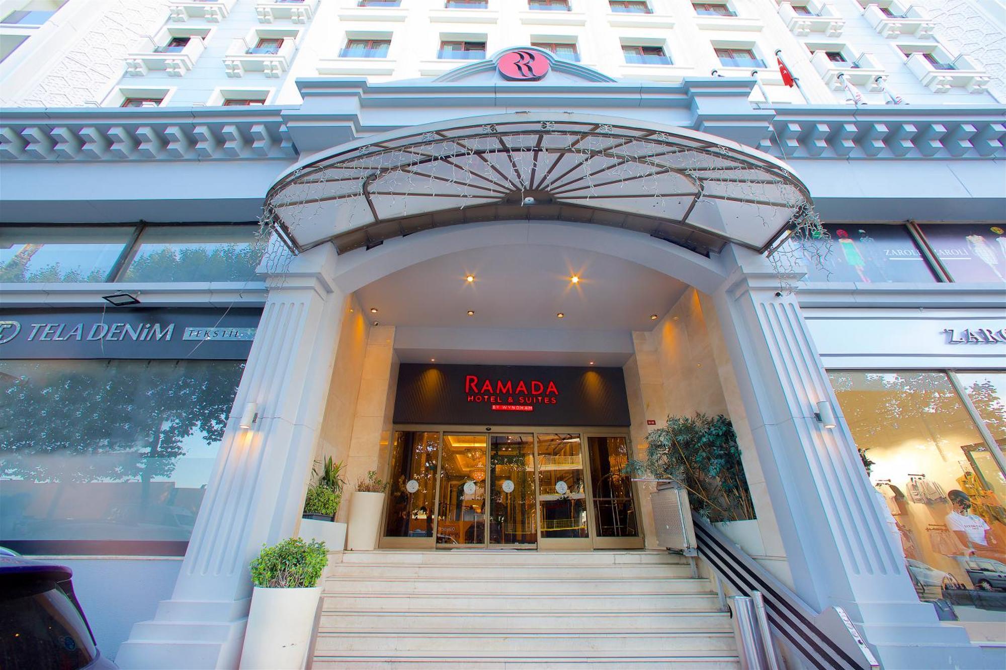 Ramada By Wyndham Istanbul Merter المظهر الخارجي الصورة Entrance of the hotel