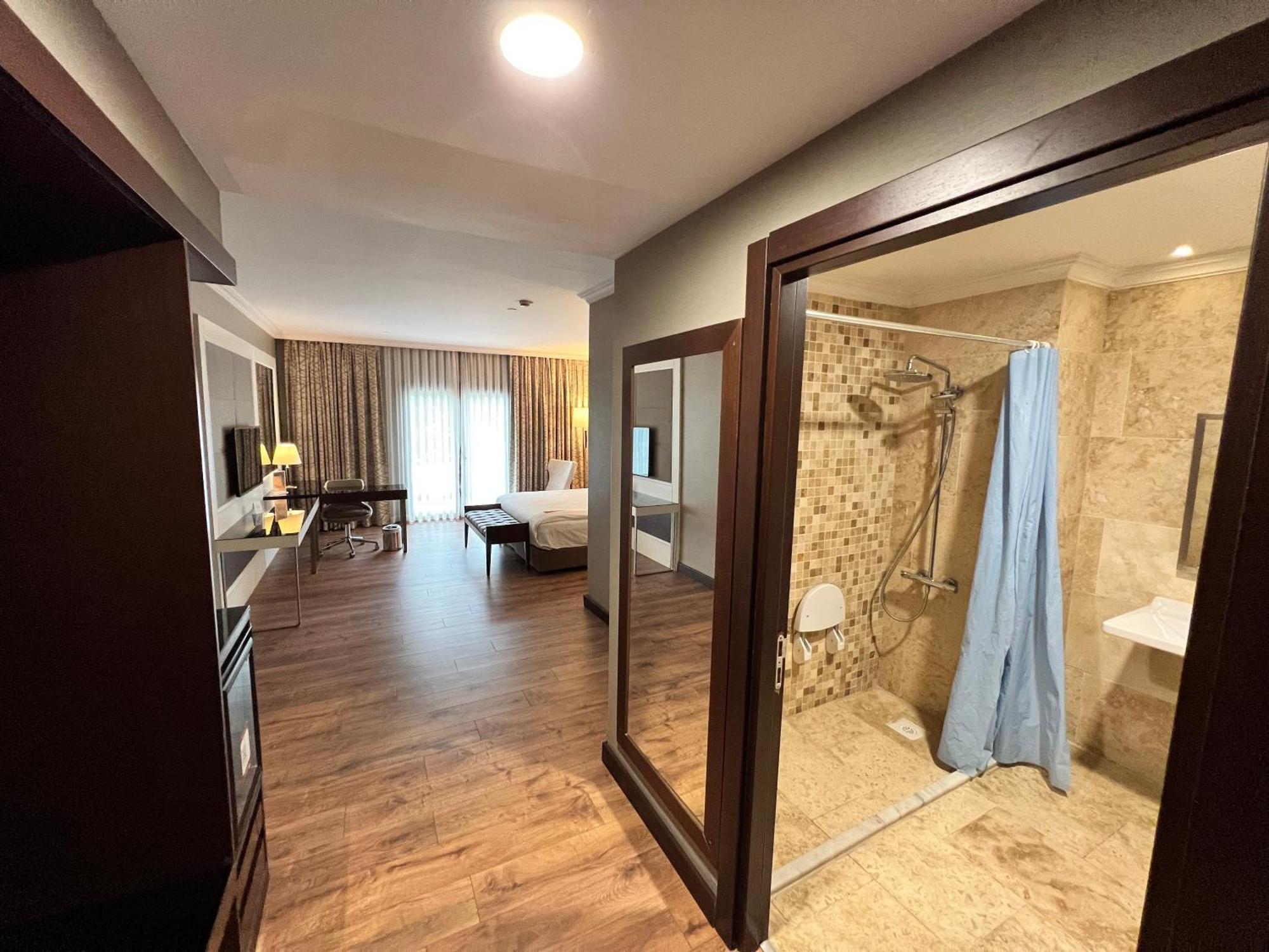 Ramada By Wyndham Istanbul Merter المظهر الخارجي الصورة A typical room at the hotel
